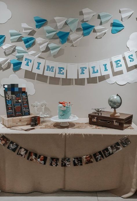 Time Flies Graduation Party, Airplanes Theme Birthday, Aviation Theme Graduation Party, Flight Attendant Birthday Theme, Pilot Decoration Party Ideas, Parachute Theme Birthday Party, Aviator Theme Party, Flight Theme Decoration, Time Flies Airplane First Birthday