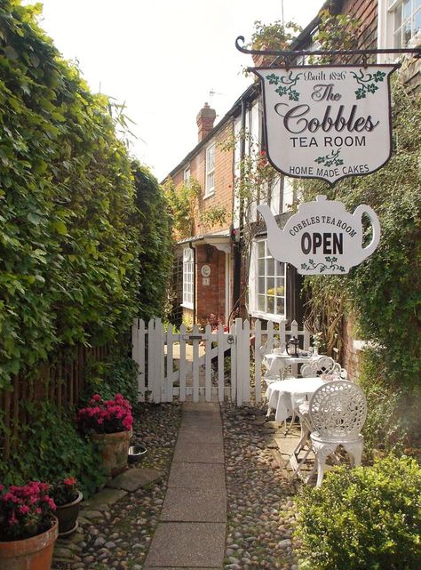 Let's go there for afternoon tea at the gorgeous little Cobbles Tea Room in ... Cute Tea Shop, Tea Shop Ideas, Tea House Aesthetic, Tea Shop Aesthetic, Tea Room Decor, Kentish Town, Sussex England, Tea Rooms, 카페 인테리어 디자인