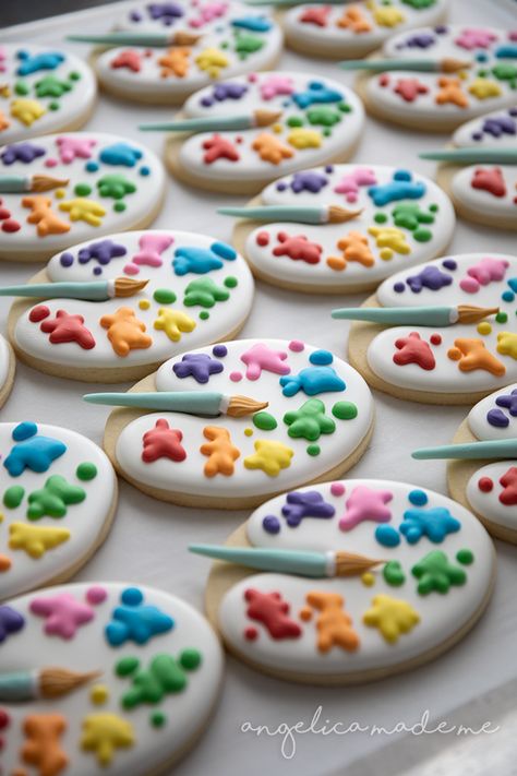 Paint Pallet Sugar Cookies: colorful sugar cookies for an art-themed party. Decorated in royal icing colors and finished with a fondant paint brush. Royal Icing Colors, Paint Pallet, Edible Creations, Icing Colors, Sugar Cookie Designs, Party Deco, Creative Cookies, Fancy Cookies, Cookie Icing