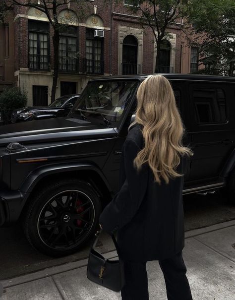 Rich Aesthetics, Marketing Reels, Quotes Study, Estilo Ivy League, Cars Black, Money Wallpaper, Rich Woman, Women Lawyer, Blonde Aesthetic