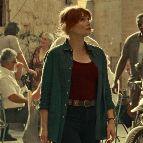 claire dearing Tumblr, Claire Dearing Costume, Claire Jurassic World, Traveler Aesthetic, Jurassic World Claire, Jurassic World Characters, Claire Dearing, Jurassic World Dominion, Dallas Howard