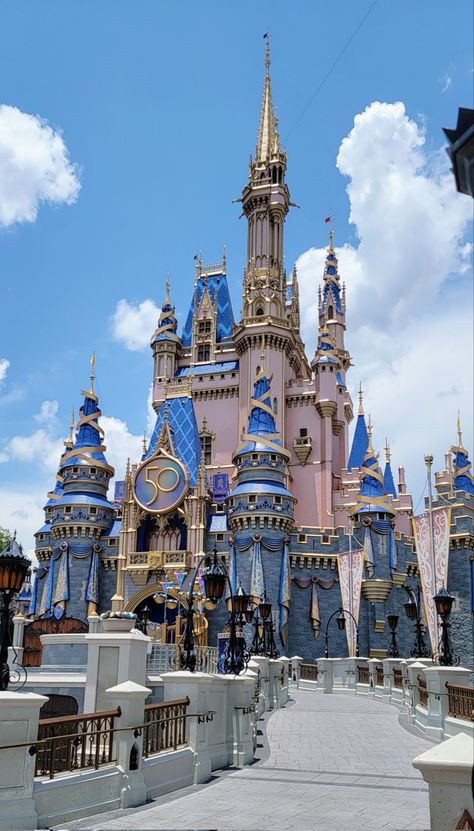 Castles Around The World, Disney Castles, Disney World Castle, Foto Disney, Disney World Pictures, World Of Disney, Disney Paris, Karakter Disney, Disney Orlando