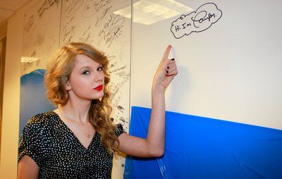 Taylor Taylor Swift Speak Now, Swift Photo, Taylor Swift Funny, Speak Now, Taylor Swift 1989, Rare Pictures, Red Taylor, Taylor Swift Wallpaper, Swift 3