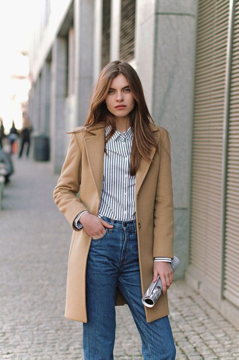 Wool Camel Coat, Camel Coat Outfit, Camel Wool Coat, Slim Fit Coat, Cool Winter, Casual Outfit Inspiration, Single Breasted Coat, Camel Coat, Work Jackets