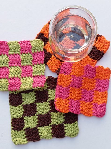 Crochet cotton checkered coasters Crochet Checkered Square, Checkered Coaster Crochet, Checkered Crochet Coaster, Crochet Checkered Coaster, Crochet Blanket Checkered, Checkered Crochet Scarf, Crochet Projects Coasters, Checker Coasters, Crochet Checkered Blanket