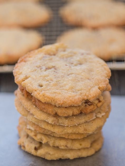 Pecan Cookie Recipes, Brown Sugar Butter, Butter Pecan Cookies, Brown Sugar Cookies, Crispy Cookies, Pecan Cookies, Pecan Nuts, Nut Recipes, Crunchy Pecans