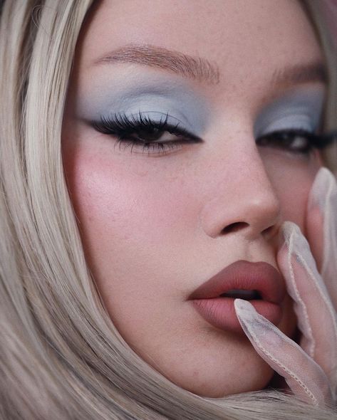 Maquillage On Fleek, Blue Eyeshadow Looks, Blue Makeup Looks, Ethereal Makeup, Dope Makeup, Pinterest Makeup, Edgy Makeup, Elegant Makeup, Blue Eyeshadow