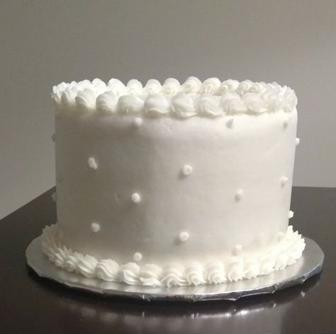 Simple white cake Simple White Bday Cake, Simple White Birthday Cake Design, Plain White Round Cake, Plain Cake Decorating, Plain White Wedding Cake Simple, Easy Elegant Cakes Decorating, White On White Cake Decoration, Simple White Cake Designs Birthday, Simple White Cake Birthday