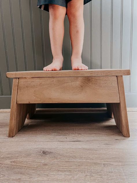 Diy Two Step Stool, Step Stools Diy, How To Build A Step Stool, How To Make A Step Stool, Diy Stepping Stool, Wood Step Stool Diy, Bed Step Stool, Diy Wood Stool Seat, Farmhouse Step Stool