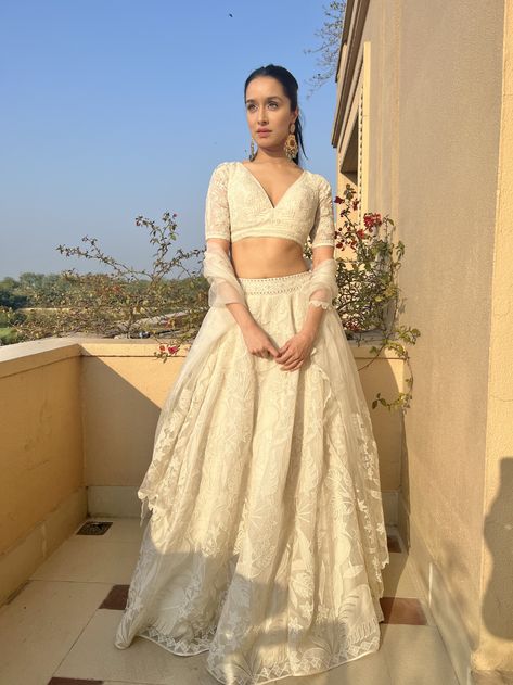 Off White Lehenga, Anita Dongre Lehenga, Chania Choli, Dupatta Designs, Simple Lehenga, Trendy Outfits Indian, White Lehenga, Lehenga Designs Simple, Indian Outfits Lehenga