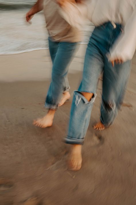 Blurry Couple Photography, Blurry Aesthetic Photography, Canon Beach Couples, Grainy Beach Photos, Korean Couple Photoshoot Outdoor, Blurry Couple Pics Beach, Couples Beach Photoshoot Aesthetic, Couple Photoshoot Blurry, Rainy Beach Couple Photoshoot