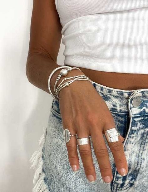 Silver Rings Combination, Silver Jewellery Inspiration, Cool Rings Silver, Silver Ring Stacking, Silver Ring Inspiration, Silver Jewelry Inspiration, Silver Ring Stacking Ideas, Stacked Silver Rings, Silver Beach Jewelry