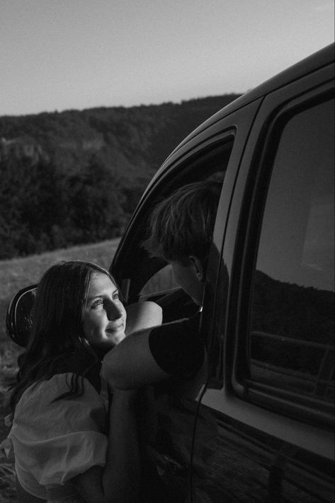 couples photoshoot west coast washington oregon cowgirl cowboy country aesthetic mountains hills cinematic photography movie couple goals storytelling truck Poses Car, South Carolina Elopement, Model Couple, Engagement Beach, Engagement Pose, Beach Location, Golden Hour Photos, Sunrise Photos, Photography Couple