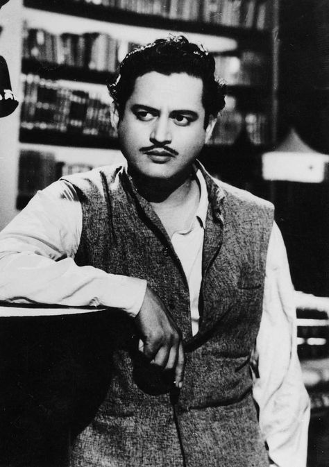 Guru Dutt photos and images - Cinestaan.com Nature, Guru Dutt, Waheeda Rehman, Famous Dialogues, Sanjeev Kumar, Film Icon, Bollywood Photos, Indian Cinema, Vintage Bollywood