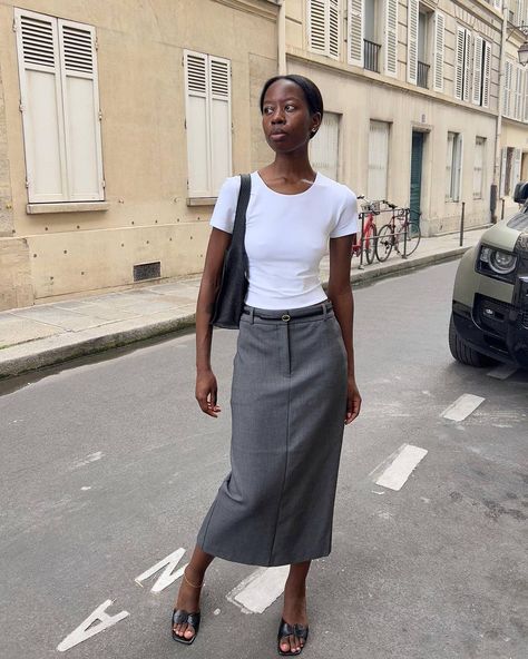 Elegant Skirt Outfits, Work Skirt Outfit, Spring Business Casual Outfits, Summer Office Outfits, Style Casual Chic, Look Office, Stylish Work Attire, Corporate Outfits, Office Outfits Women