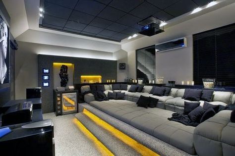 Room Theater, Home Theater Room Design, Bilik Idaman, Theater Room Design, Home Cinema Room, Best Home Theater, At Home Movie Theater, Golden Lighting, Home Theatre