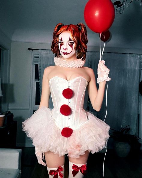 Scary Ideas For Halloween, Women's Clown Costume, Scary Cute Costumes, Corset Clown Costume, It Halloween Makeup Clown, Pennywise Female Makeup, Halloween Costume Clown Women, Penniwyse Costume, Woman Pennywise Costume