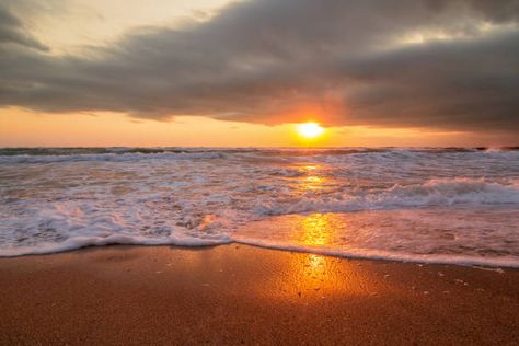 Colorful Ocean Beach Sunrise Sunrise Over The Ocean, Sunrise Over Ocean, Good Morning Sunrise, Morning Landscape, Waves On The Beach, Karon Beach, Landscape Ocean, Ocean Horizon, Valley Landscape