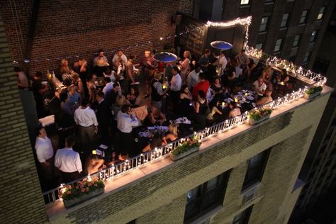 New York Rooftop Party, Rooftop Party Decorations Night, Rooftop Birthday Party Decorations Night, Nyc Rooftop Party, Terrace Party Decoration Rooftops, Rooftop Terrace Party, Rooftop Birthday Party Ideas, Rooftop Party Night, Rooftop Party Aesthetic