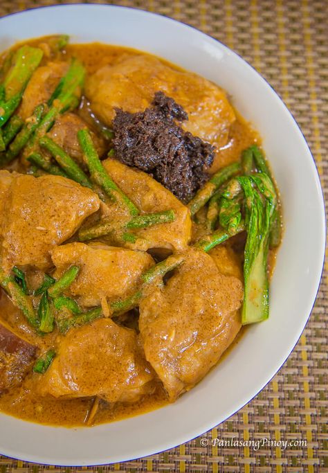 How to Cook Chicken Kare Kare Chicken Kare Kare Recipe, Ulam Pinoy Filipino Recipes, Beef Kare Kare, Chicken Parmesan Recipe Air Fryer, Air Fryer Chicken Parmesan Recipe, Kare Kare Recipe, Chicken Parmesan Recipe Healthy, Bagoong Alamang, Parmesan Crusted Fish