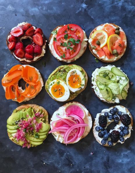 Creative And Delicious Bagel Breakfast Ideas | momooze.com Healthy Food Instagram, Breakfast Bagel, Snacks Saludables, Healthy Snacks Easy, Instagram Food, Good Healthy Recipes, Bagels, Cafe Food, Pretty Food