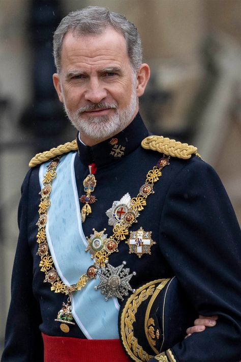 Spanish Royalty, Coronation Of King Charles, King Felipe Of Spain, Spanish King, Prince Clothes, F Men, Family World, Queen Camilla, Career Girl