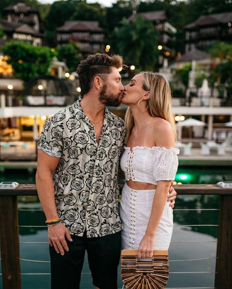 Country Music Singers, Lauren Bushnell, Chris Lane, Short Hair With Beard, Lauren Lane, Bachelor Nation, Boy Cuts, Country Artists, Country Singers