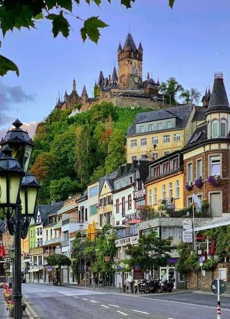Alexa Rodero on Twitter: "https://t.co/9SLn4DTg0j" / Twitter Germany Travel, Germany Trip Aesthetic, Cochem Germany, Germany View, Germany Aesthetic, Voyage Europe, Burgos, Beautiful Places To Travel, Pretty Places