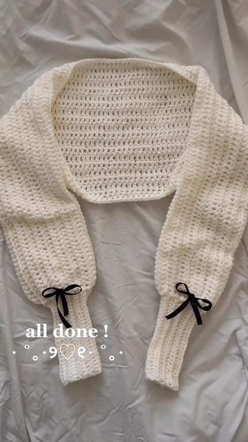 Crochet Circle Vest, Aesthetic Patterns, One Skein Crochet, Gifts Crochet, Crochet Aesthetic, Crochet Mobile, Crochet Fairy, Womens Poncho, Mode Crochet