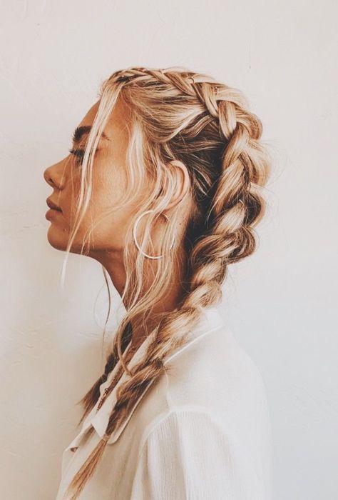 Just as quarantine is about to start your brother Griffin invites you… #romance #Romance #amreading #books #wattpad Messy Plaits, Messy French Braids, Vlasové Trendy, Messy Braids, Diane Keaton, Coconut Oil Hair, Trending Hairstyles, Box Braids Hairstyles, Grunge Hair