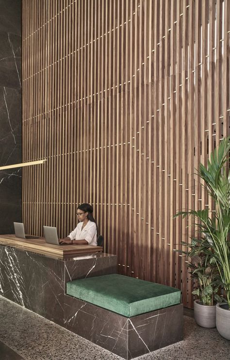 K-studio's Perianth Hotel infuses neo-modernism into Athens Ada Reception Desk Design, Hotel Lobby Design Reception Counter, Hotel Check In Desk, Hotel Check In, Reception Desk Hotel, Reception Architecture, Lobi Hotel, Hotel Reception Design, Hotel Lobby Reception