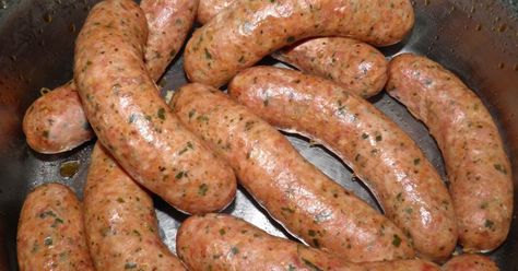 Cured Meat Recipes, Sausage Making Recipes, Home Made Sausage, Homemade Sausage Recipes, Sausage Seasoning, Sausage Dishes, Bacon Sausage, Homemade Sausage, How To Make Sausage