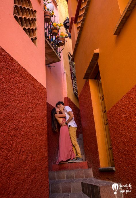 Callejon del Beso, Guanajuato, Mexico Couple In Mexico, Engagement Photos Mexico, Guanajuato Mexico Outfit, Mexico Pictures, Dream Dates, Outfits For Mexico, Unique Engagement Photos, Engagement Pictures Poses, Visit Mexico