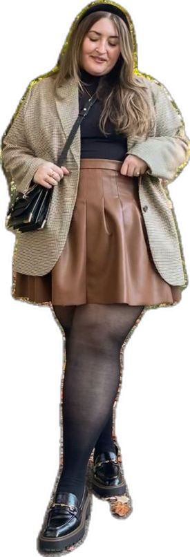 Faux leather pleated skirt with turtleneck and blazer - plus size dark academia style Dark Academia Plus Size Outfit, Plus Size Dark Academia, Turtleneck And Blazer, Dark Academia Look, Faux Leather Pleated Skirt, Dark Academia Style, Academia Style, Plus Size Fall Fashion, Leather Pleated Skirt