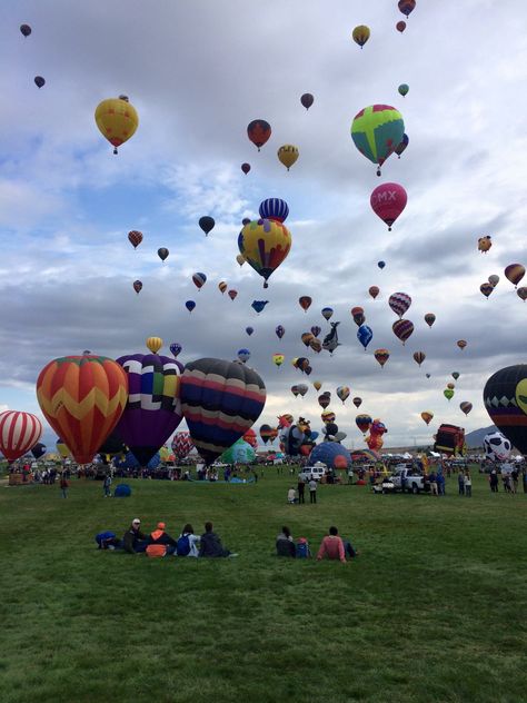 Julia Grantham on Twitter: "Hot air balloon festival #SantaFe #NewMexico So beautiful to see the colorful balloons! https://t.co/gqbJZqlRwS" New Mexico Hot Air Balloon Festival, Hot Air Balloons Photography, Air Balloon Festival, Hot Air Balloon Festival, Balloon Festival, Pinterest Photography, Colorful Balloons, Colourful Balloons, Hot Air Balloons