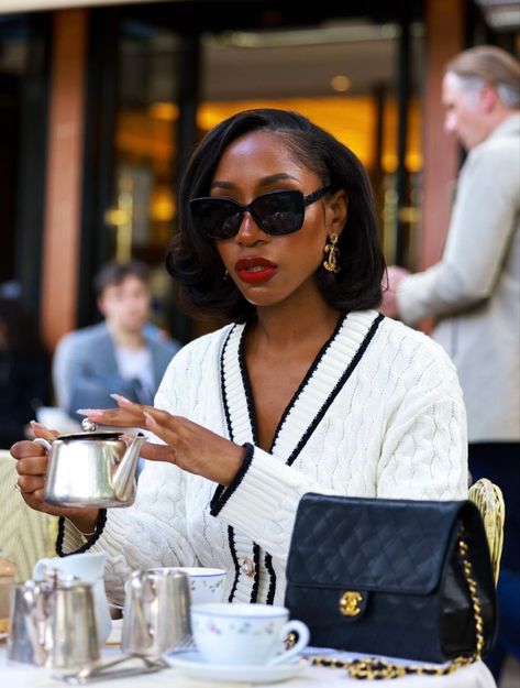 Black girl luxury #chanel #paris Classy Black Woman Photoshoot, Beige Outfits For Women Classy, Silk Button Down Shirt Outfit, Corporate Baddie Outfits, Black Femininity Aesthetic, Business Fits, Femininity Aesthetic, Corporate Baddie, Moda Afro