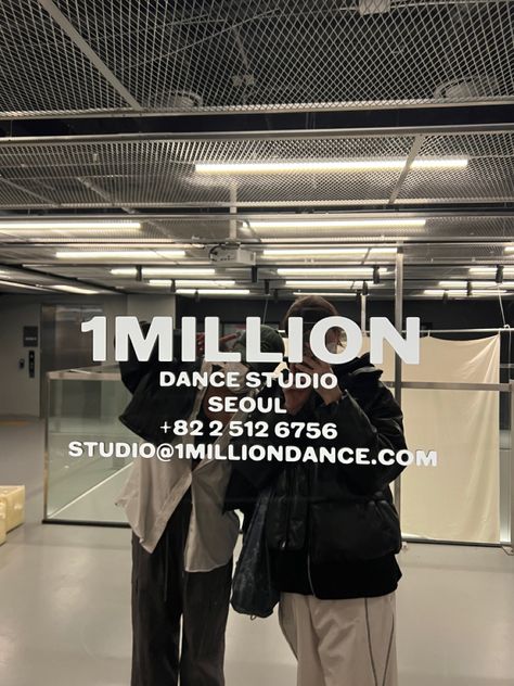 Korean Dance Studio, One Million Dance Studio, Dance Aesthetic Kpop, 1 Million Dance Studio, Trainee Life, Dance Studio Aesthetic, Kpop Trainee, Dance Friends, 1million Dance Studio