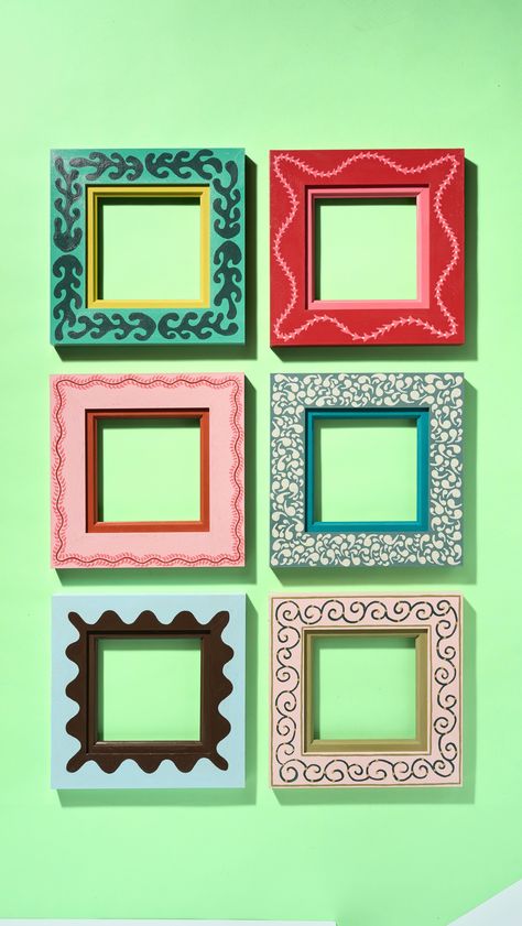 Paint Frames On Wall, Customized Frames Ideas, Diy Painted Picture Frames Ideas, Painted Wooden Frame, The Fabled Thread, Diy Painted Picture Frames, Painted Picture Frames Diy Creative, Painted Photo Frames Diy, Diy Painted Frame