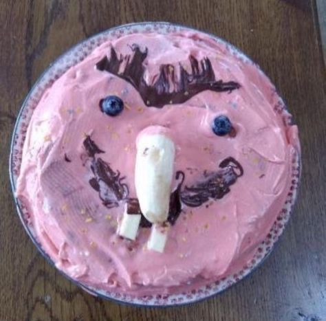 Cursed Cake Images, Cursed Cake Designs, Cursed Cupcakes, Bad Cakes Fails, Ugly Cakes Fail, Ugly Cake Prank, Cursed Hedgehog Cake, Funny Cakes To Make, Ugly Birthday Cakes