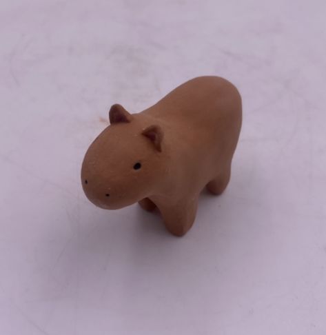 Fimo Easy Ideas, East Clay Sculptures, Air Dry Clay Capybara, Capybara Clay Sculpture, Animals From Clay, Clay Animal Sculpture Ideas, Clay Easy Sculpture, Air Dry Clay Ideas Animals, Little Clay Animals Easy