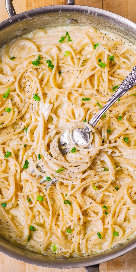 Pasta Sauces, White Cream Pasta, Cream Pasta Sauce, Garlic Pasta Sauce, Italian Pasta Sauce, Cream Sauce Pasta, Garlic Spaghetti, Cream Pasta, Garlic Pasta