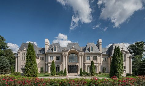 French Style Architecture, French Mansion, Mansion Exterior, Timeless Architecture, Dream Mansion, Mega Mansions, Mansions Homes, French Chateau, Luxury Homes Dream Houses