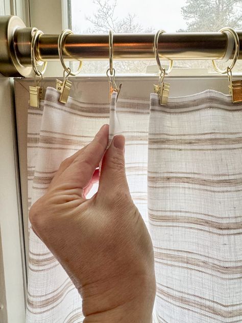 A quick, simple step-by-step tutorial for repurposing kitchen towels to make charming DIY cafe curtains in under 10 minutes. Curtains In A Bathroom Window, Organisation, Cafe Curtains Sewing Pattern, Cafe Curtains And Blinds, Diy Kitchen Window Curtains, Diy Fabric Curtains, Sheer Cafe Curtains Kitchen, Modern Cafe Curtains Kitchen, Kitchen Towel Curtains Diy