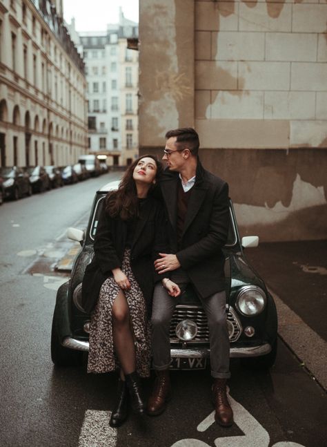 Romantic shoot in Paris at night | Top Wedding Photographer in Spain Mini Cooper Photoshoot, Older Couple Poses, Vintage Engagement Shoot, Paris Engagement Photos, Mini Photoshoot, Prewedding Ideas, Retro Photoshoot, Older Couple, Eyes Photography