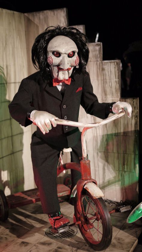 Billy The Puppet Wallpaper, Saw Characters, Billy Jigsaw, Quick Easy Halloween Costumes, Billy Puppet, Saw Puppet, Movie Character Ideas, Jigsaw Saw, Billy The Puppet