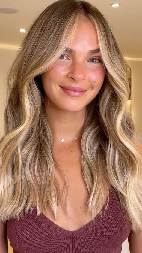 fraisstudios on Instagram: BEACHY hair colour vibes at Frais by @beckyblight_frais 💘💘💘 SUNKISSED warmth in your colour is key to making your skin glow!! The warmer… Natural Light Hair Color, Highlights In Honey Blonde Hair, Lived In Medium Blonde, First Balayage Session, Face Framing Highlights On Blonde Hair, Sandy Lived In Blonde, Baby Lights Dirty Blonde Hair, Sophia Richie Blonde Hair, Light Brown With Blonde Highlights Honey