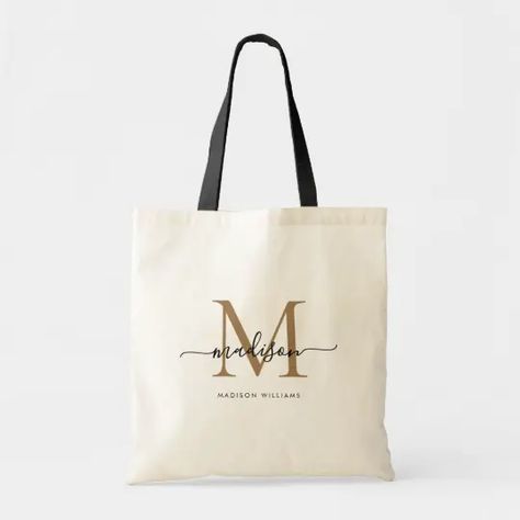 Idee Cricut, Bag Names, Monogram Tote Bags, Diy Tote Bag, Custom Tote Bags, Monogram Tote, Gold Monogram, Personalized Tote Bags, Monogram Bag