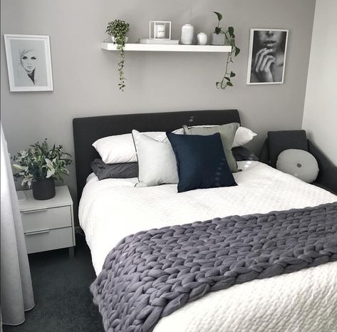 Light Grey Guest Bedroom, Modern Bedroom Design Grey And White, Black And White Minimalist Bedroom With Plants, Bedroom Decor Light Grey Walls, Light Grey Modern Bedroom, Minimalist Bedroom Photo Wall, Light Grey Aesthetic Bedroom, Bedroom Ideas With Light Grey Walls, Grey And White Bedroom Ideas Small