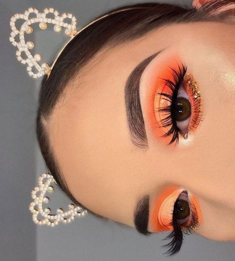 Eye Makeup Orange, Eye Makeup Colorful, Winter Makeup Looks, Thanksgiving Makeup Looks, Makeup Orange, Thanksgiving Makeup, Fall Eyeshadow, Fall Eye Makeup, Maquillage Yeux Cut Crease