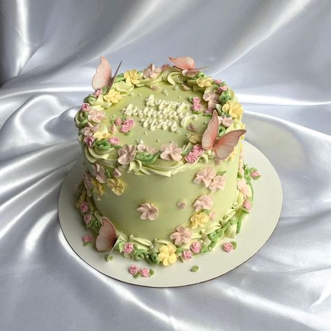 Sage Green And Pink Cake Birthday, Fairy Vintage Cake, Fairy Garden Cakes, Whimsical Cakes Birthday, Aesthetic Cake Pictures, Fairy Sheet Cake, Earthy Birthday Cake, Cake Asethic, Fairy Heart Cake